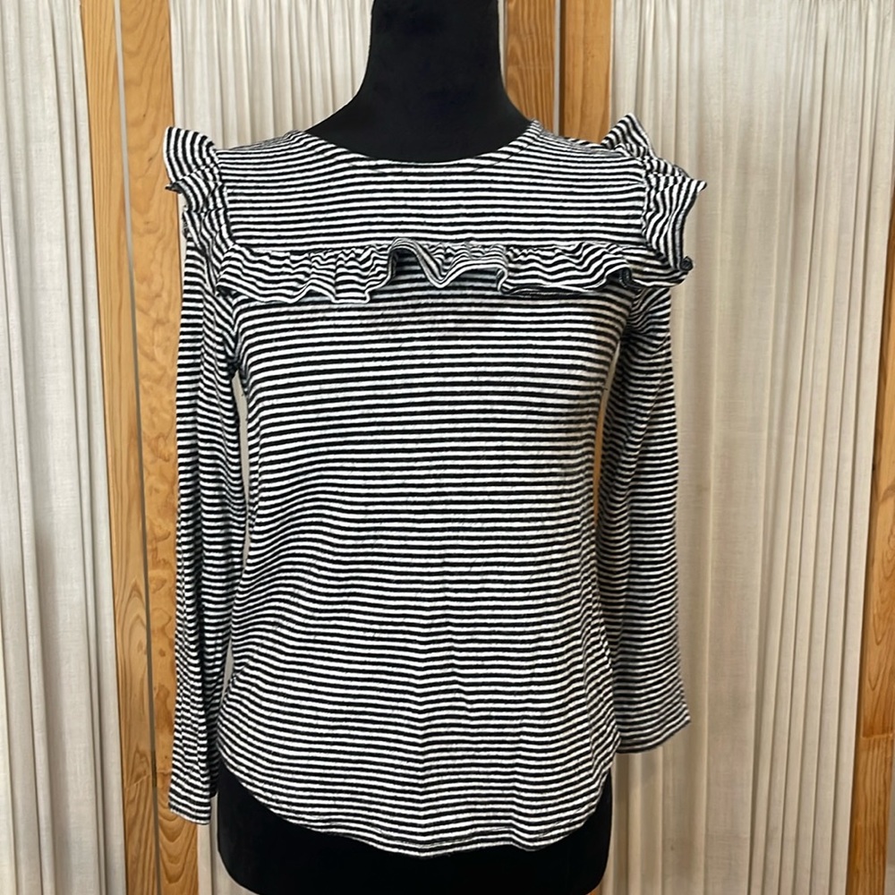Old navy girl stripped shirt - Picture 1 of 4